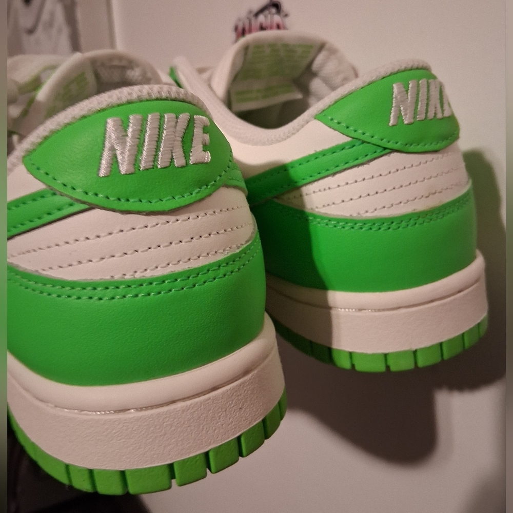 Nike Dunk Low - Picture 3 of 6
